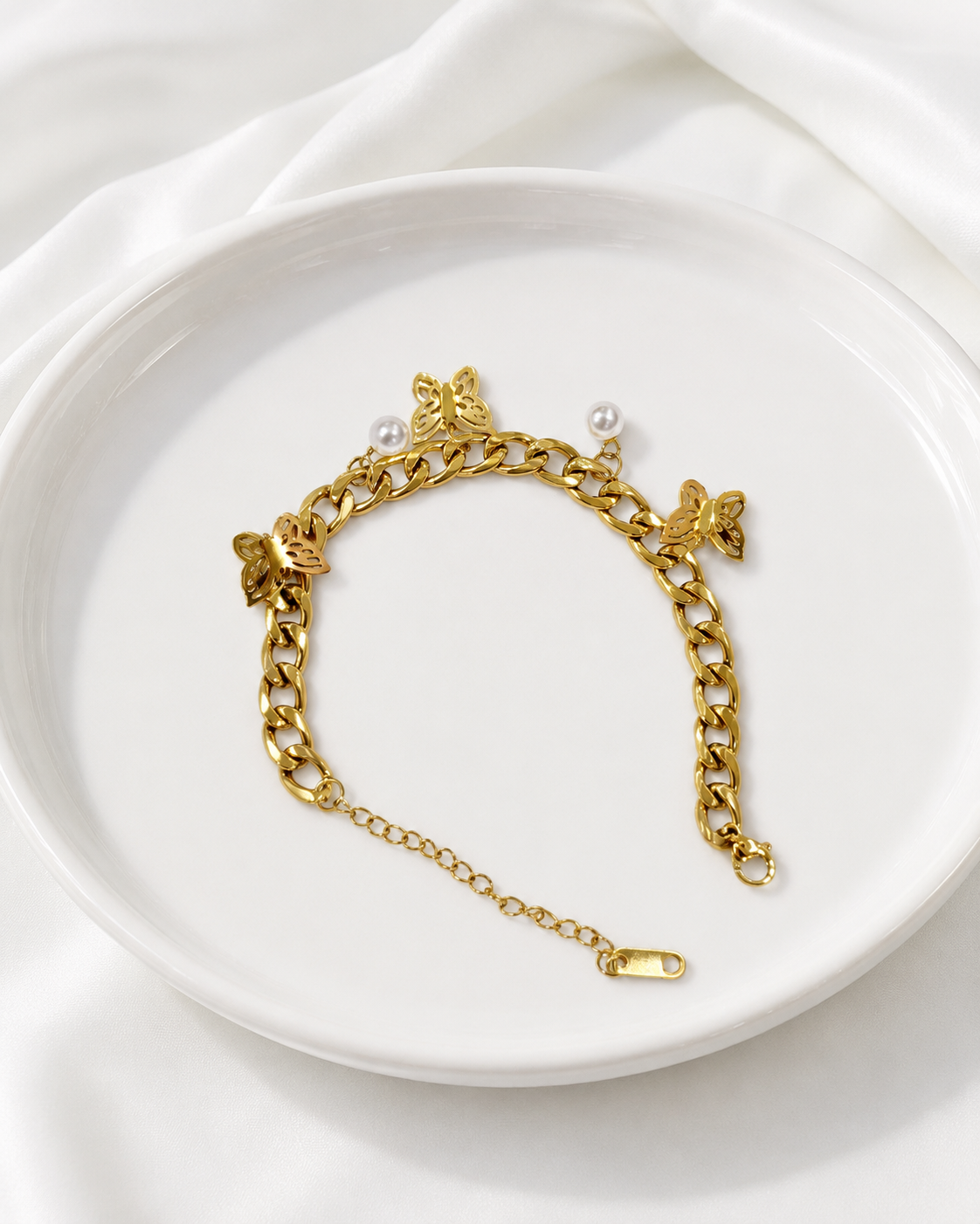 Gold -Tone Chain Bracelet With Butterfly