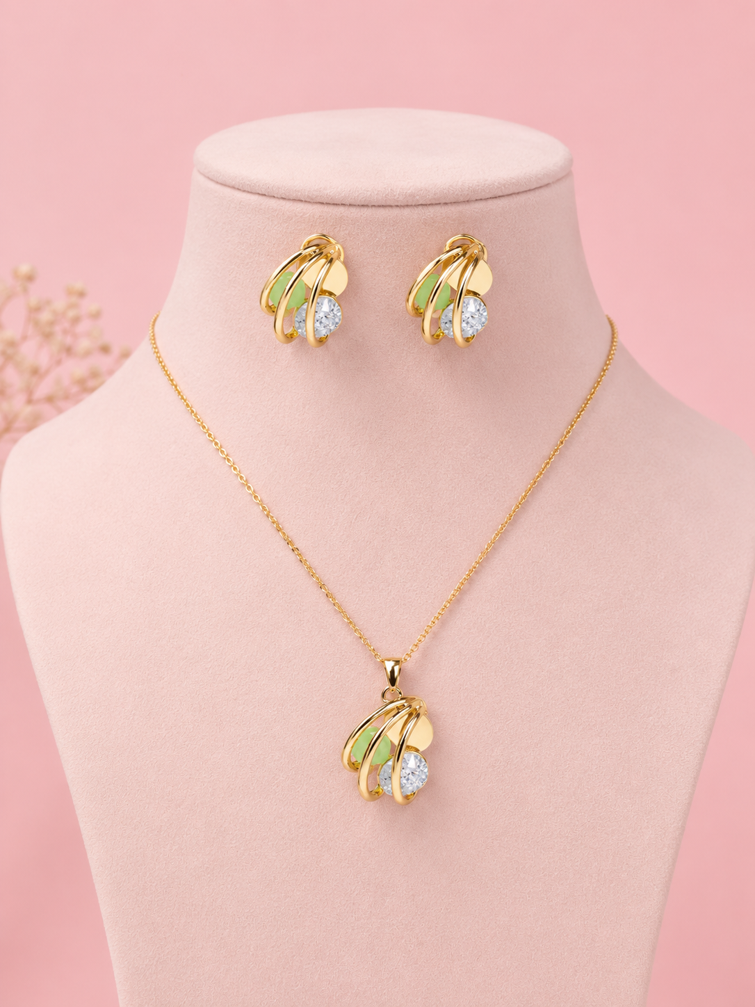 A Green Curved Leaf Pendant Set