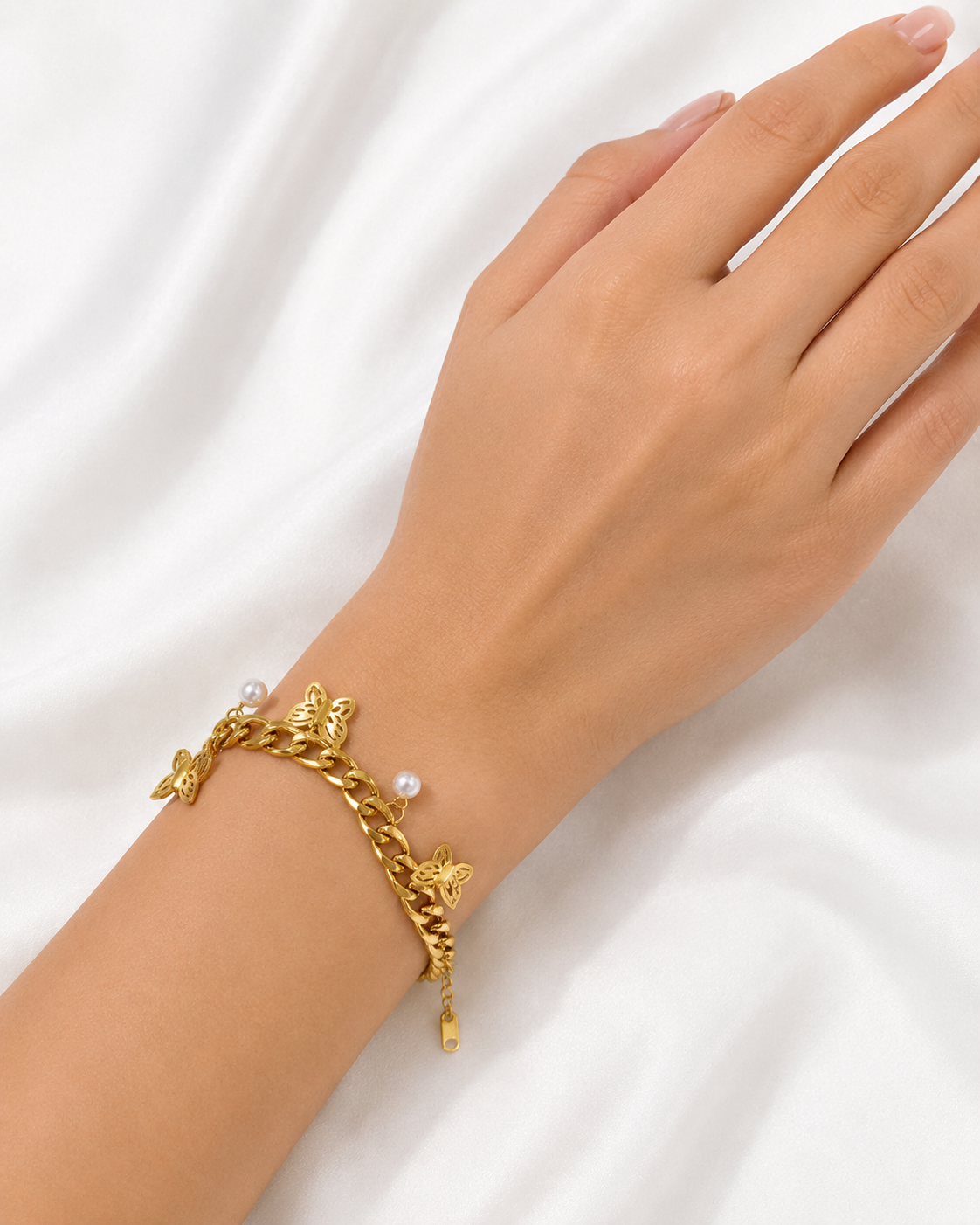 Gold -Tone Chain Bracelet With Butterfly