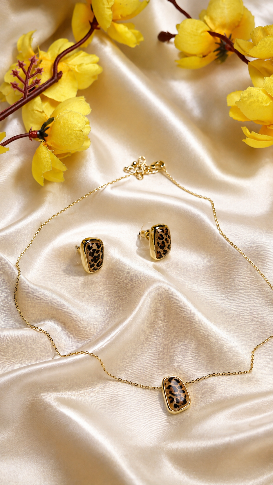 A Leopard Print Pendant set