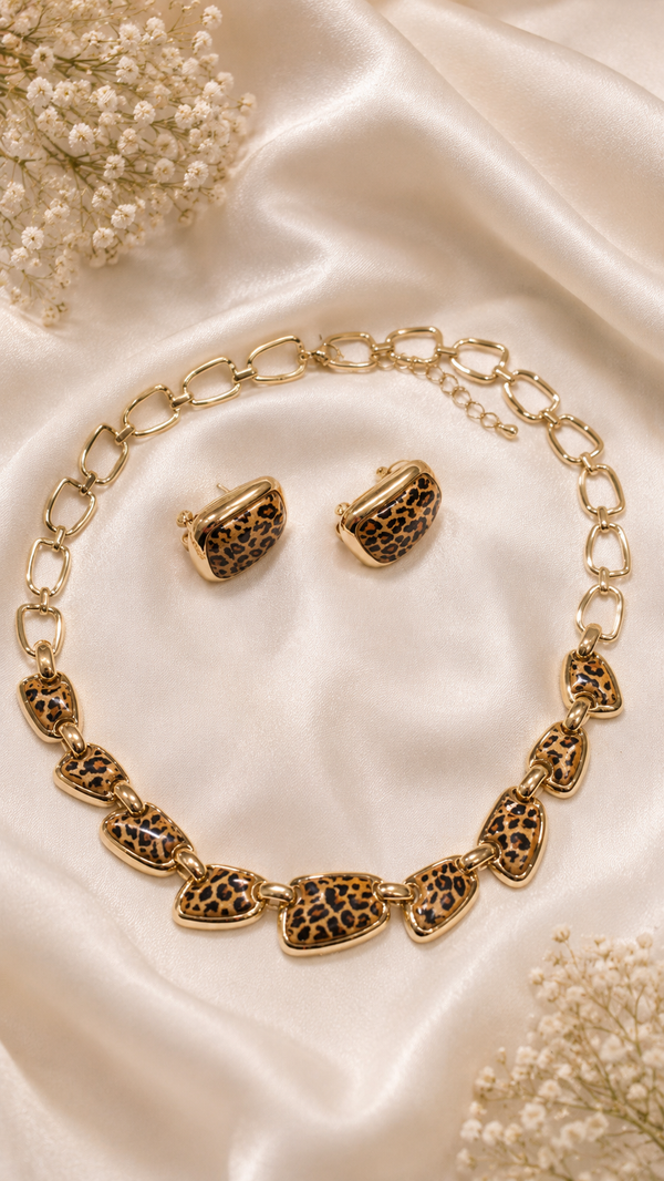 A Leopard Print Necklace and Pendant Set