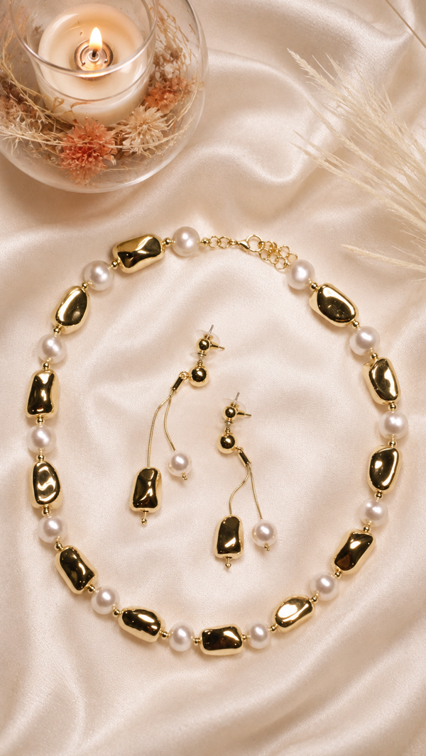 A Gold-Tone Jewelry Set With Faux Pearls and Dark Teardrop