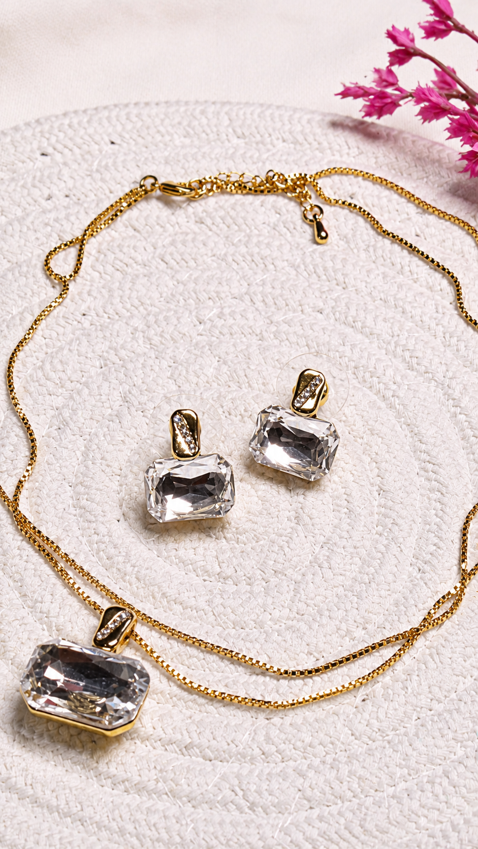 A Gold -Tone White Emerald Rectangular Geometric Layered Necklace