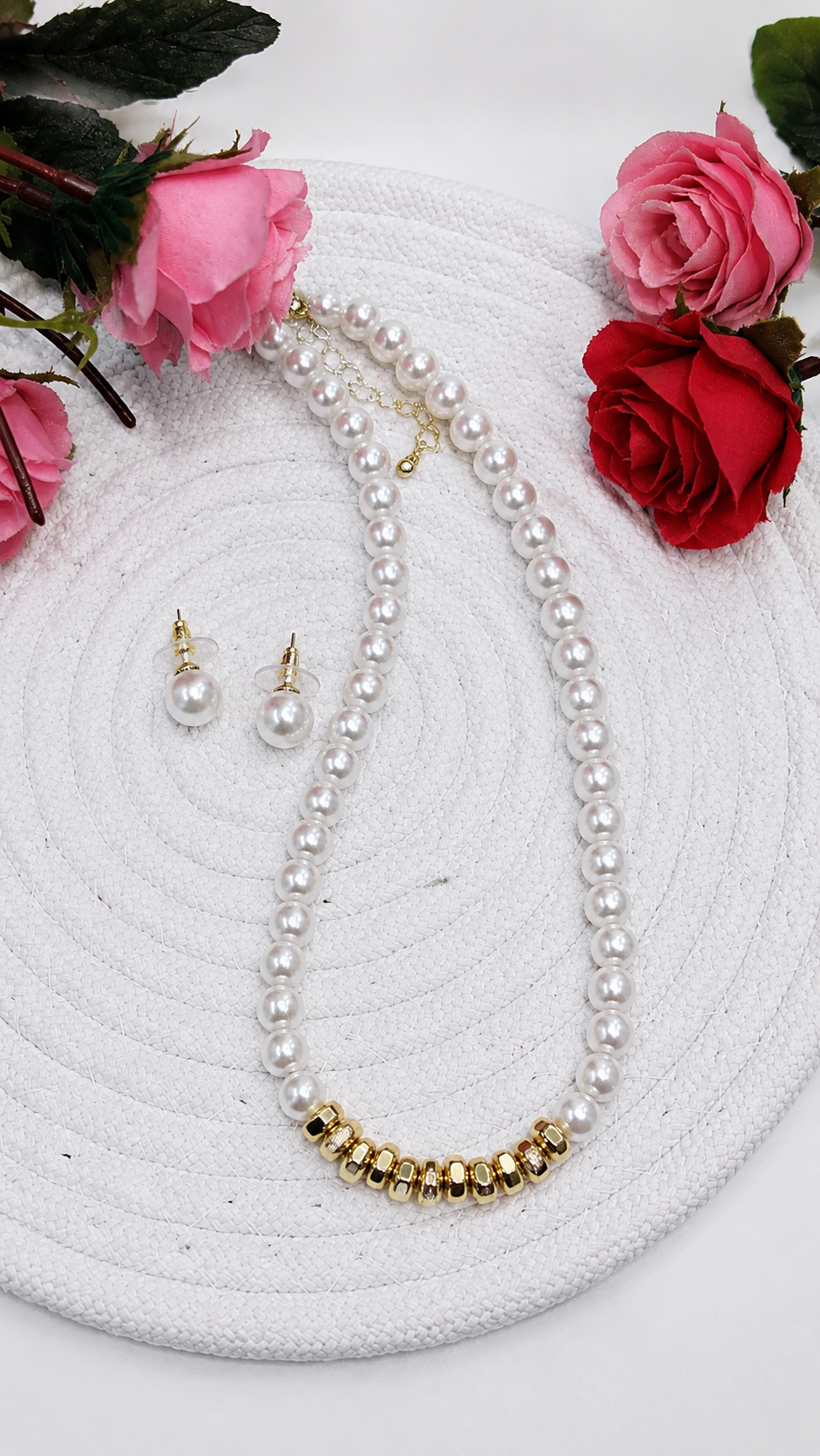 A Pearl Strand Necklace Pendant Set