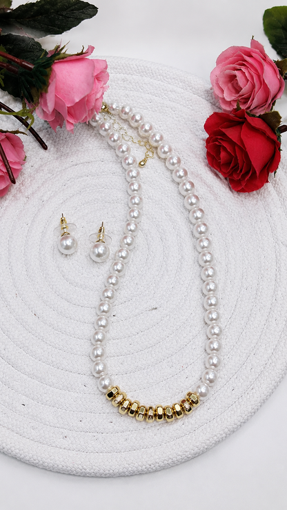 A Pearl Strand Necklace Pendant Set