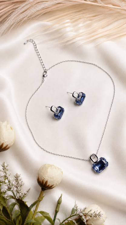 A Blue Emerald locked-shaped gemstone pendants Necklace