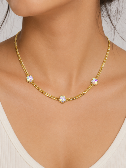 A Gold Chain Flower Pendant Set