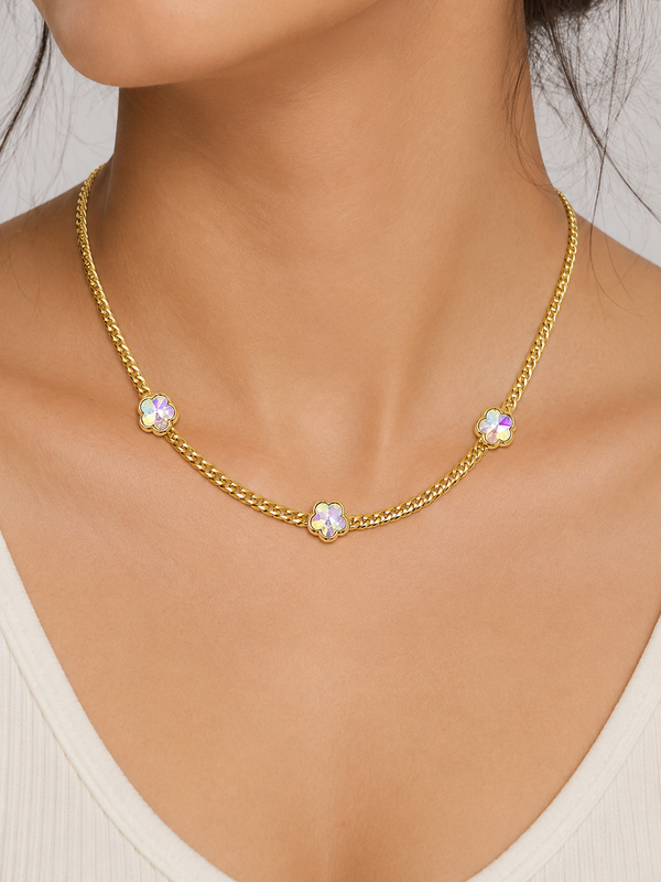 A Gold Chain Flower Pendant Set