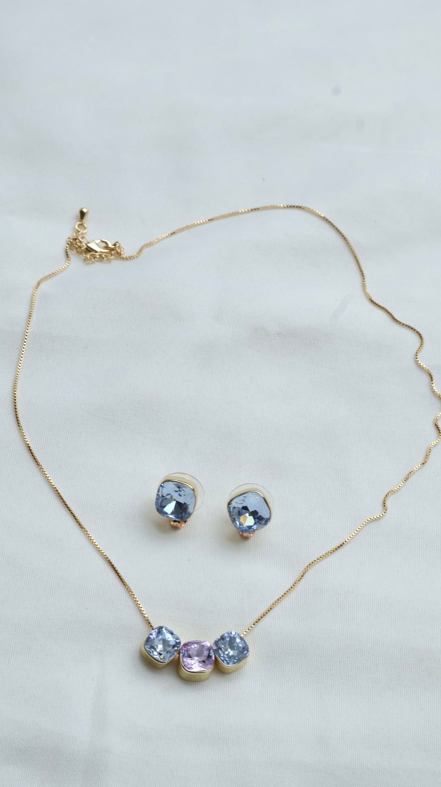 Blue Oval Gemstone Necklace
