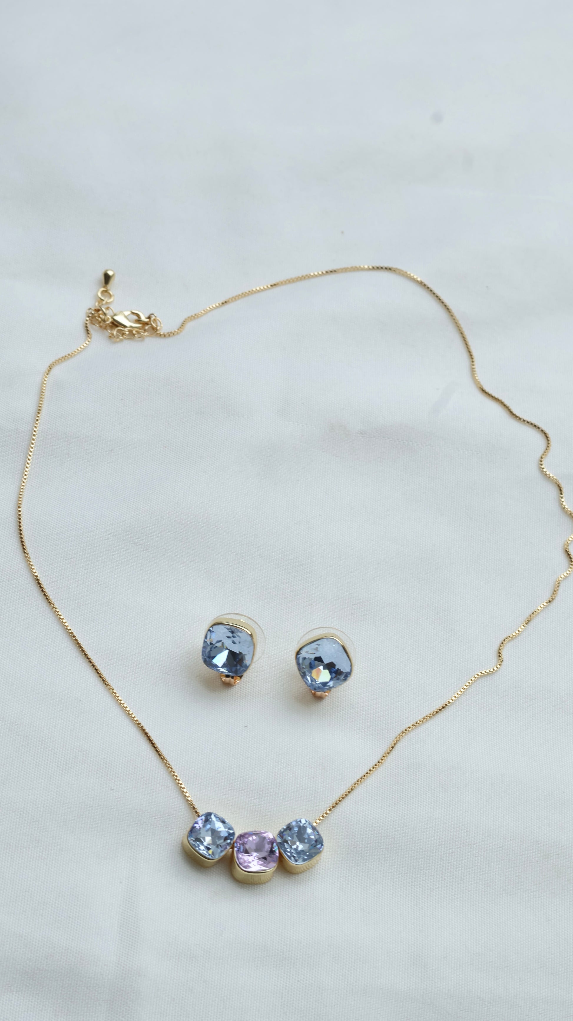 Blue Oval Gemstone Necklace